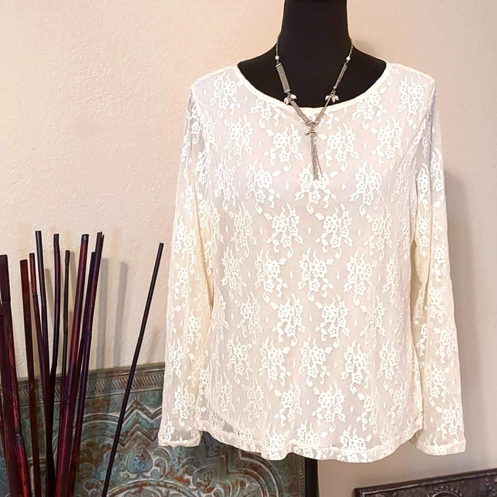 DIALOGUE LACE TOP